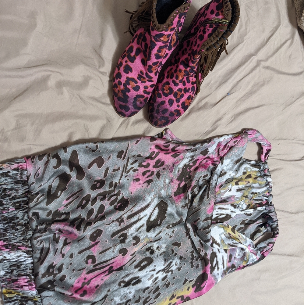 Shirt with boots